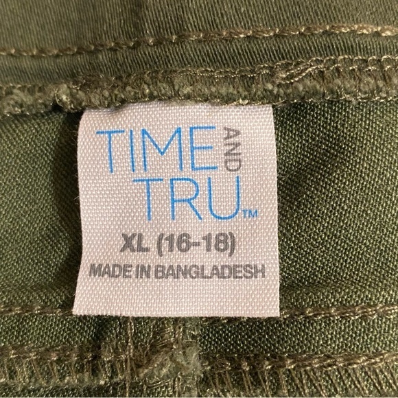 Time And Tru Shorts Women’s Size 16-18 Green‎ New - Picture 7 of 9